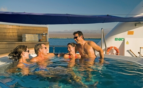 Interior Barco Celebrity Xpedition