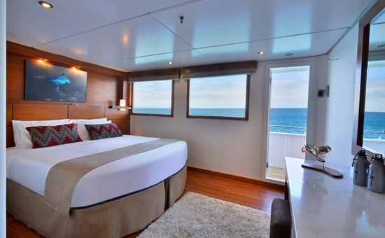 Interior Barco Celebrity Xploration