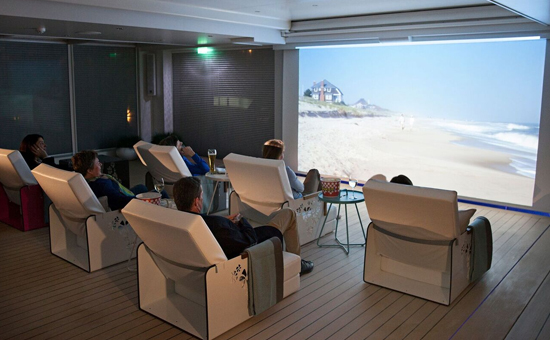 Barco Emerald Luna