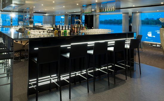 Barco Emerald Luna