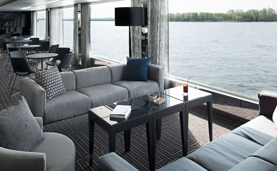 Barco Emerald Luna
