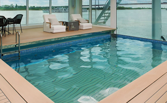 Barco Emerald Luna