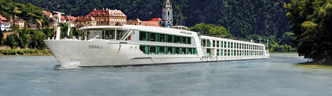 Barco Emerald Luna