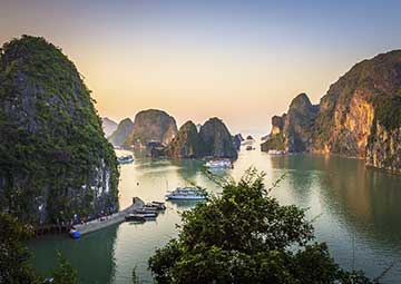 Puerto Halong Bay (Hanoi, Vietnam)