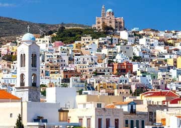 Puerto El Pireo / Siros